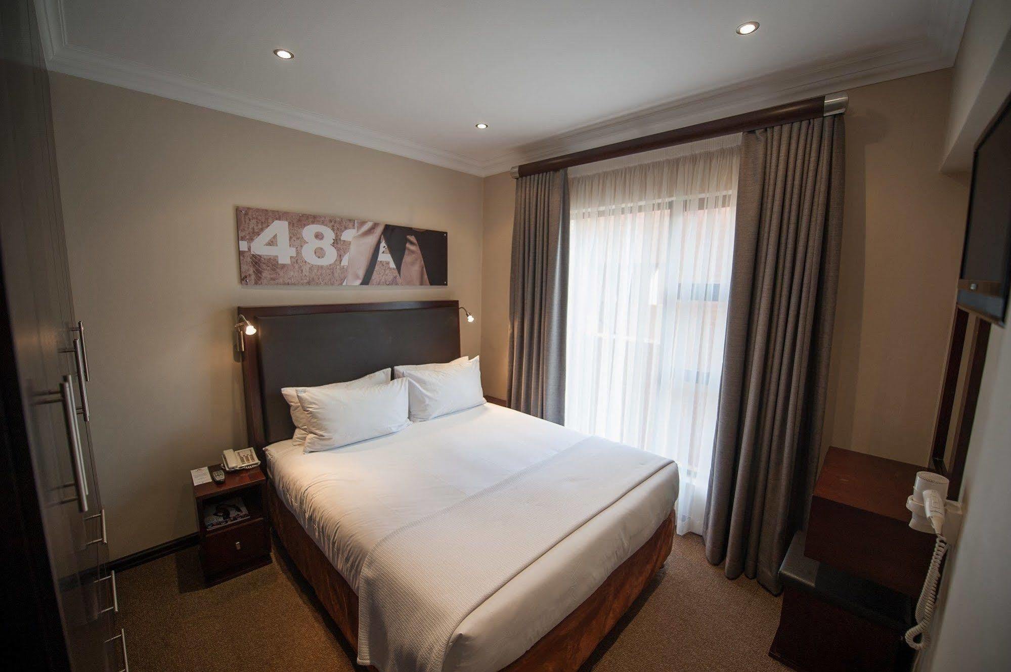 All Suite On 14Th Roodepoort Esterno foto